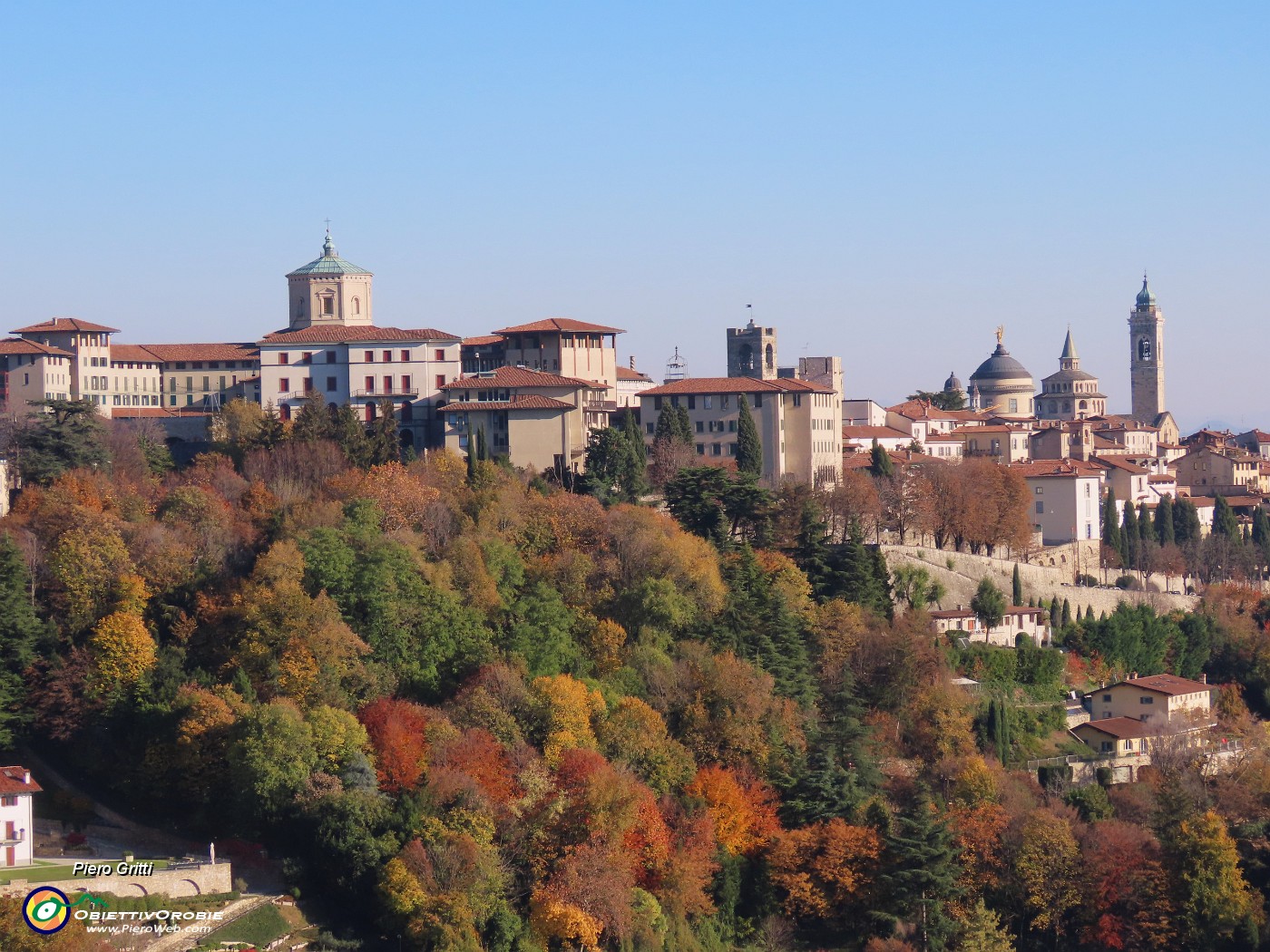 21 Da via Sudorno spettacolare vista su Citta Alta colorata d'autunno.JPG